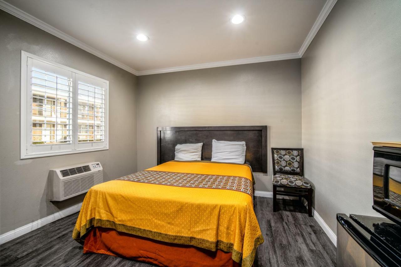 Regency Inn & Suites Downey Kültér fotó